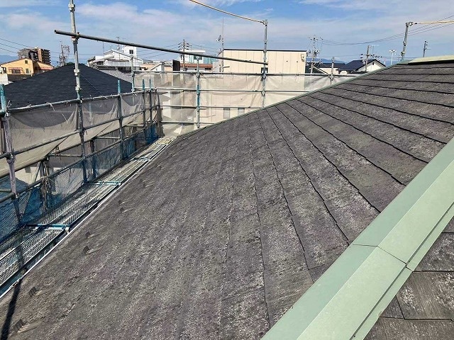 名古屋市守山区で屋根カバー工法の施工前確認・既存カラーベストの状態確認と板金・雪止め撤去